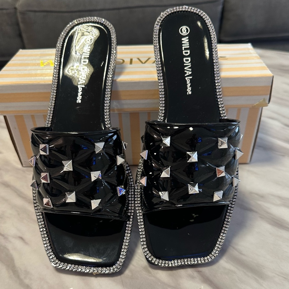 Wild Diva Black and Silver Studded Sandals brand new never worn size 6